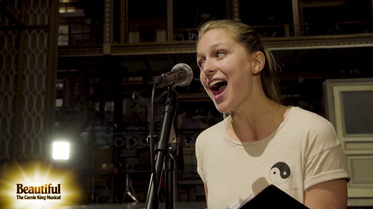 Melissa Benoist sings "I Feel the Earth Move"
