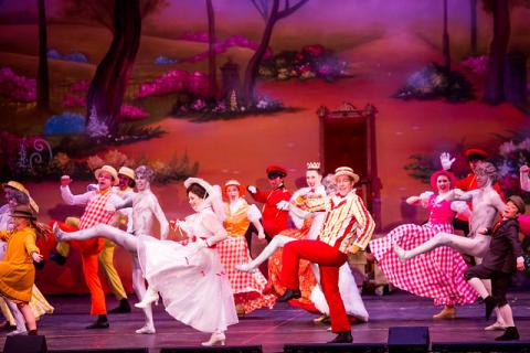 Mary Poppins Costume plot