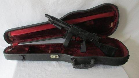 BONNIE AND CLYDE - GANGSTER MACHINE GUN AND OTHER PROPS AVAILABLE FOR RENT