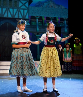 Frozen townspeople costume 2025