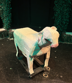 Milky-White on stage. Rope is included!